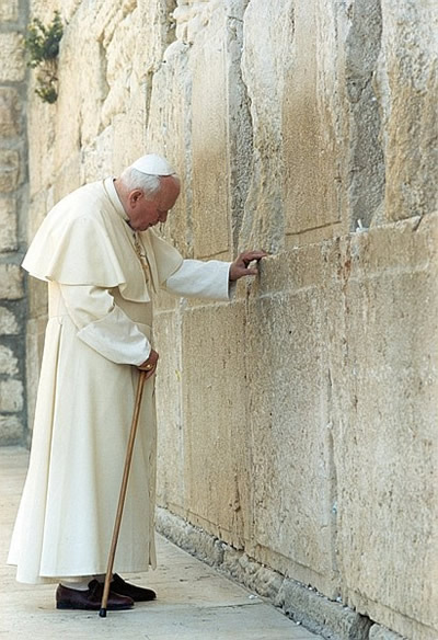 Papa Joao PauloII no muro das lamentacoes foto1a